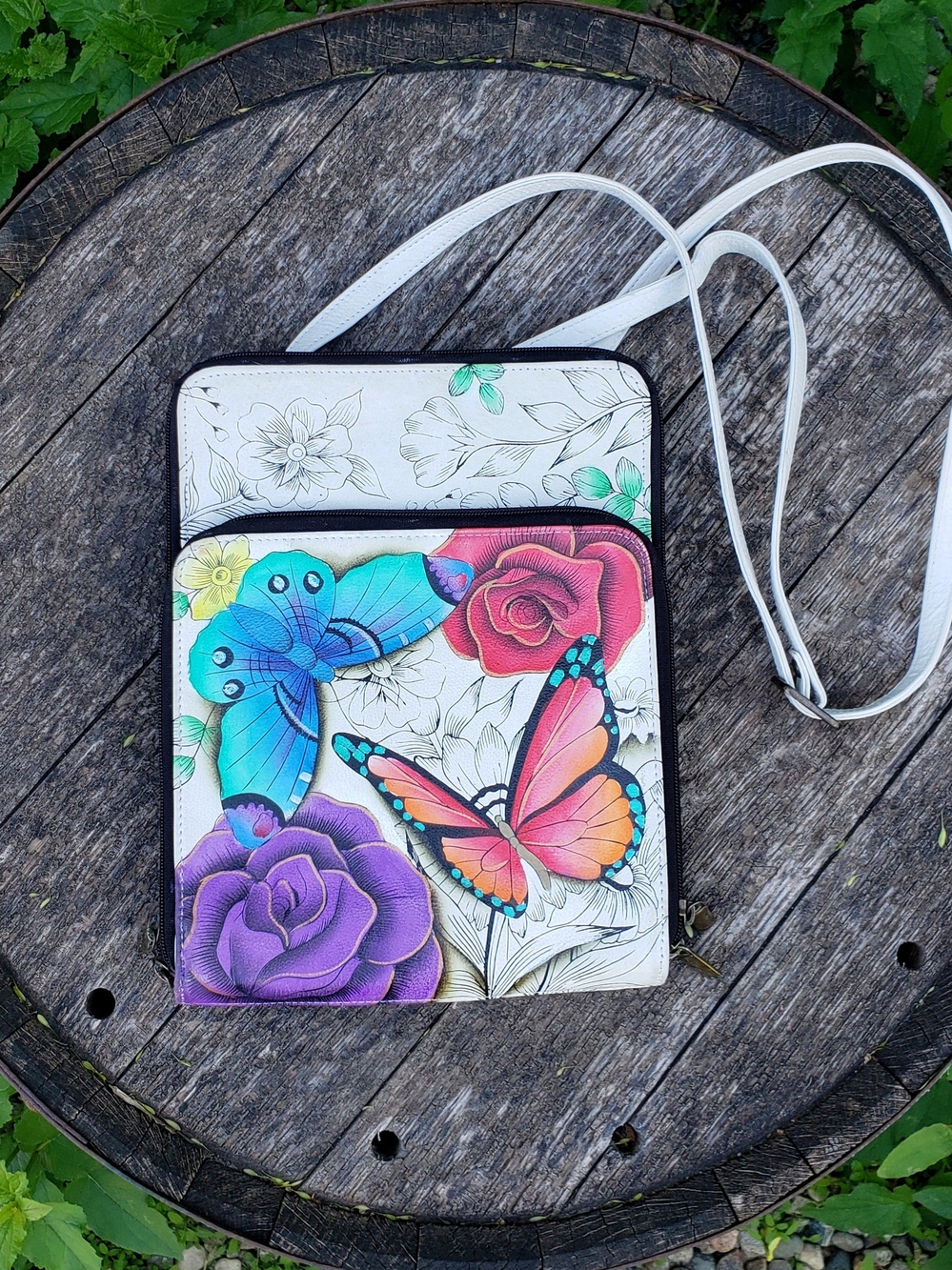 Anna by Anuschka White Leather-Trim Crossbody (Multicolor Interior Print)